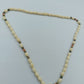 Vintage-Kette mit cremefarbenen Perlen und Farbakzenten