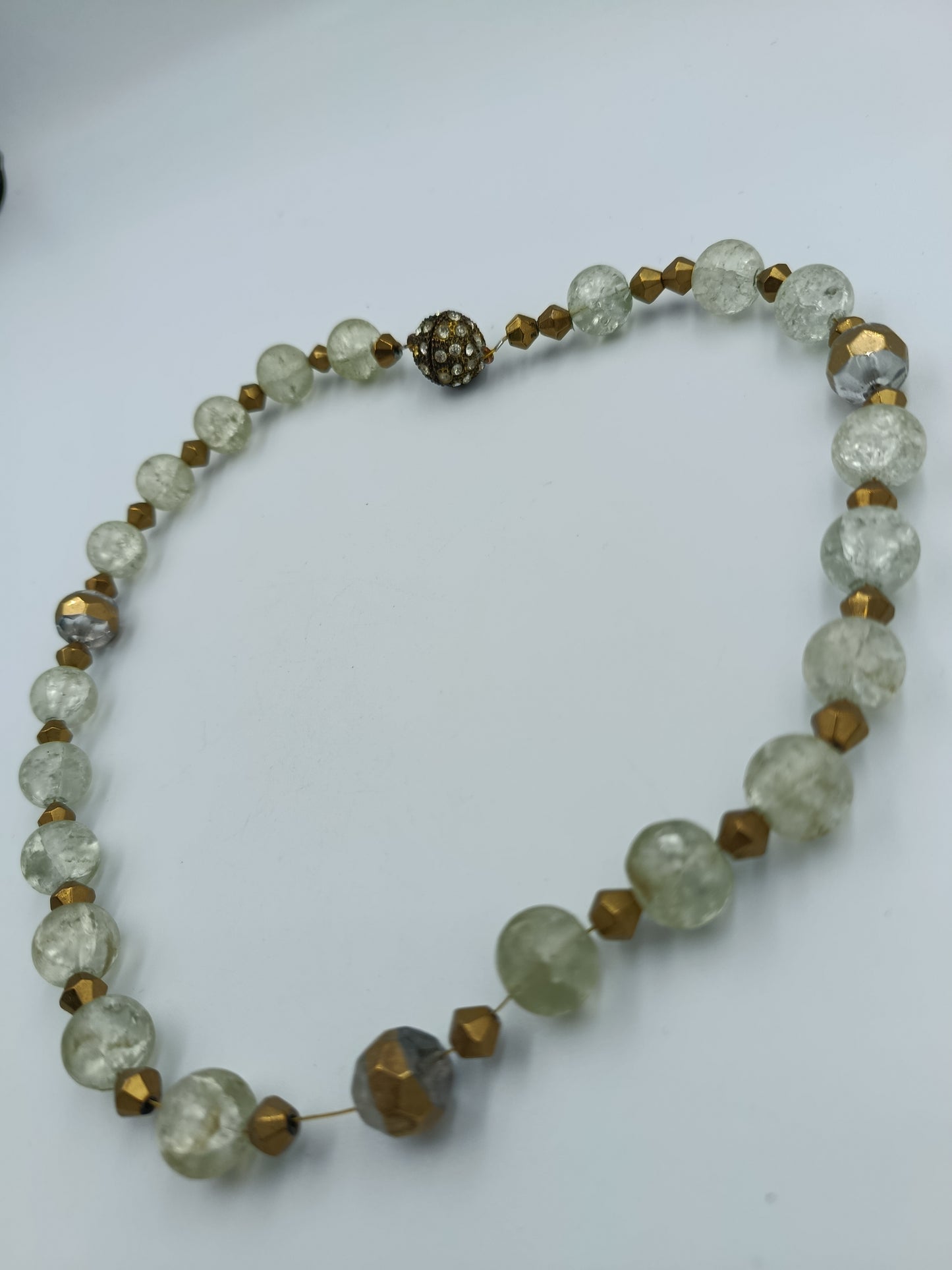 Glasperlenkette in Grün-Gold mit Strassverschluss