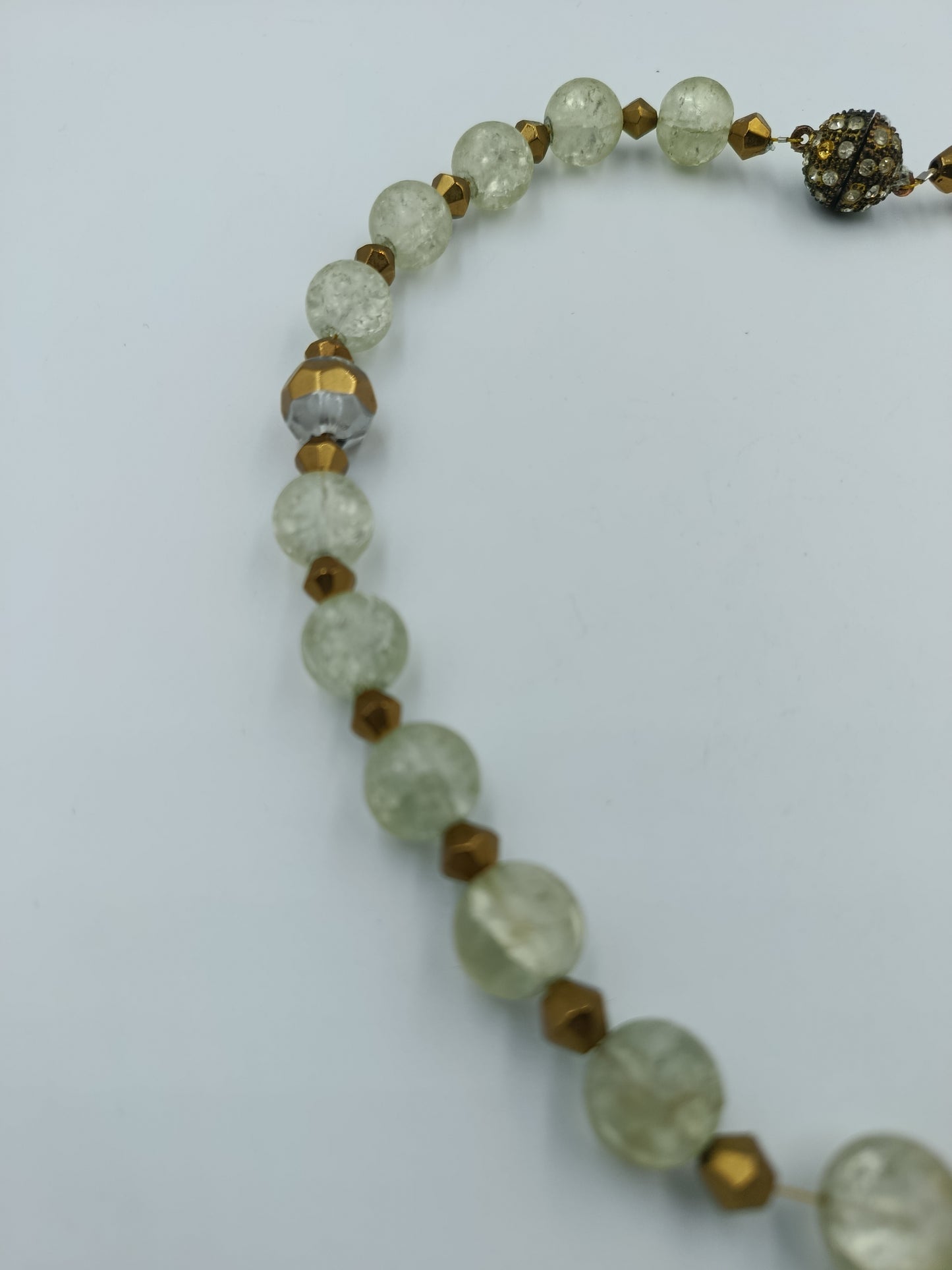 Glasperlenkette in Grün-Gold mit Strassverschluss