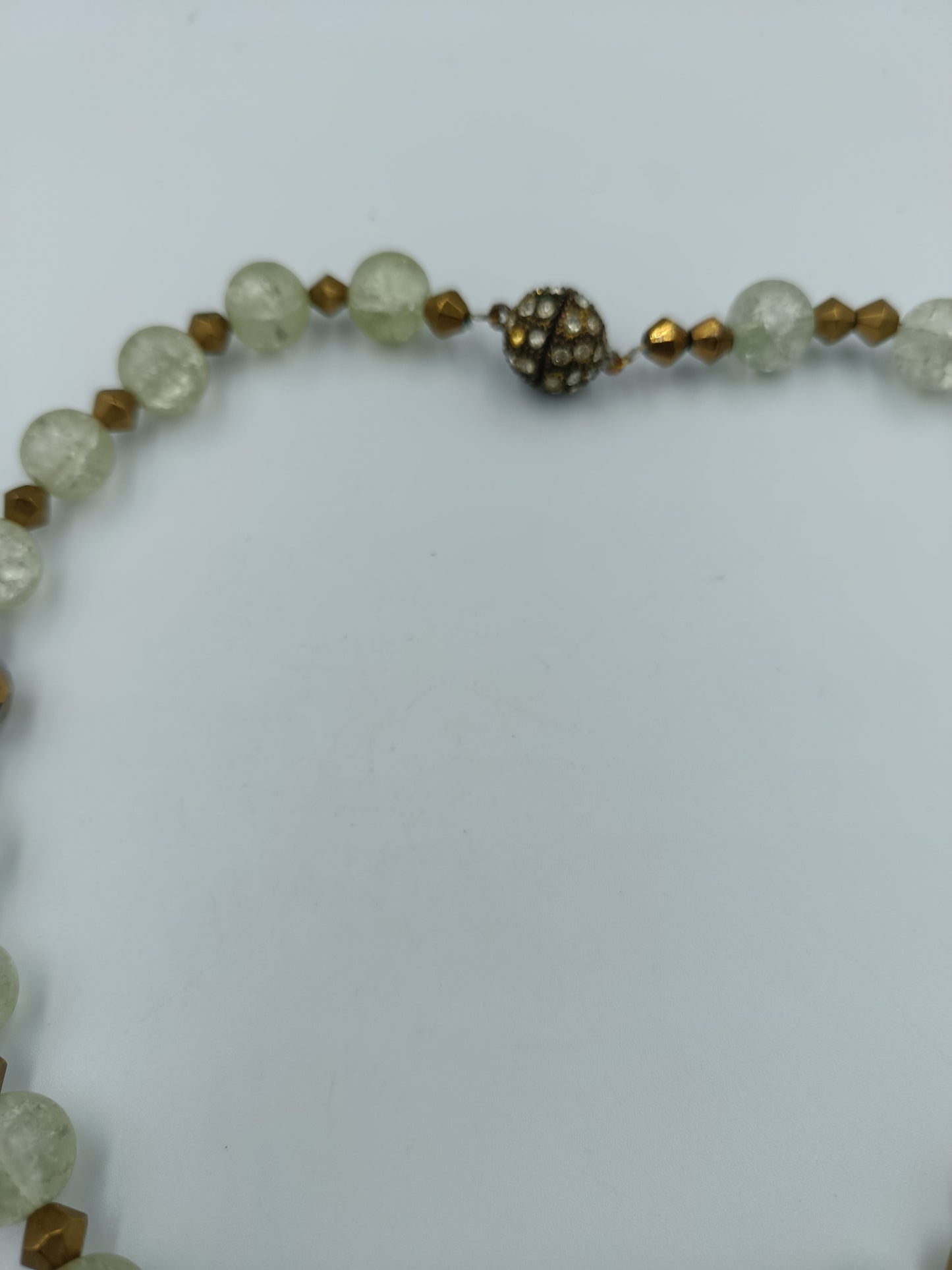 Glasperlenkette in Grün-Gold mit Strassverschluss