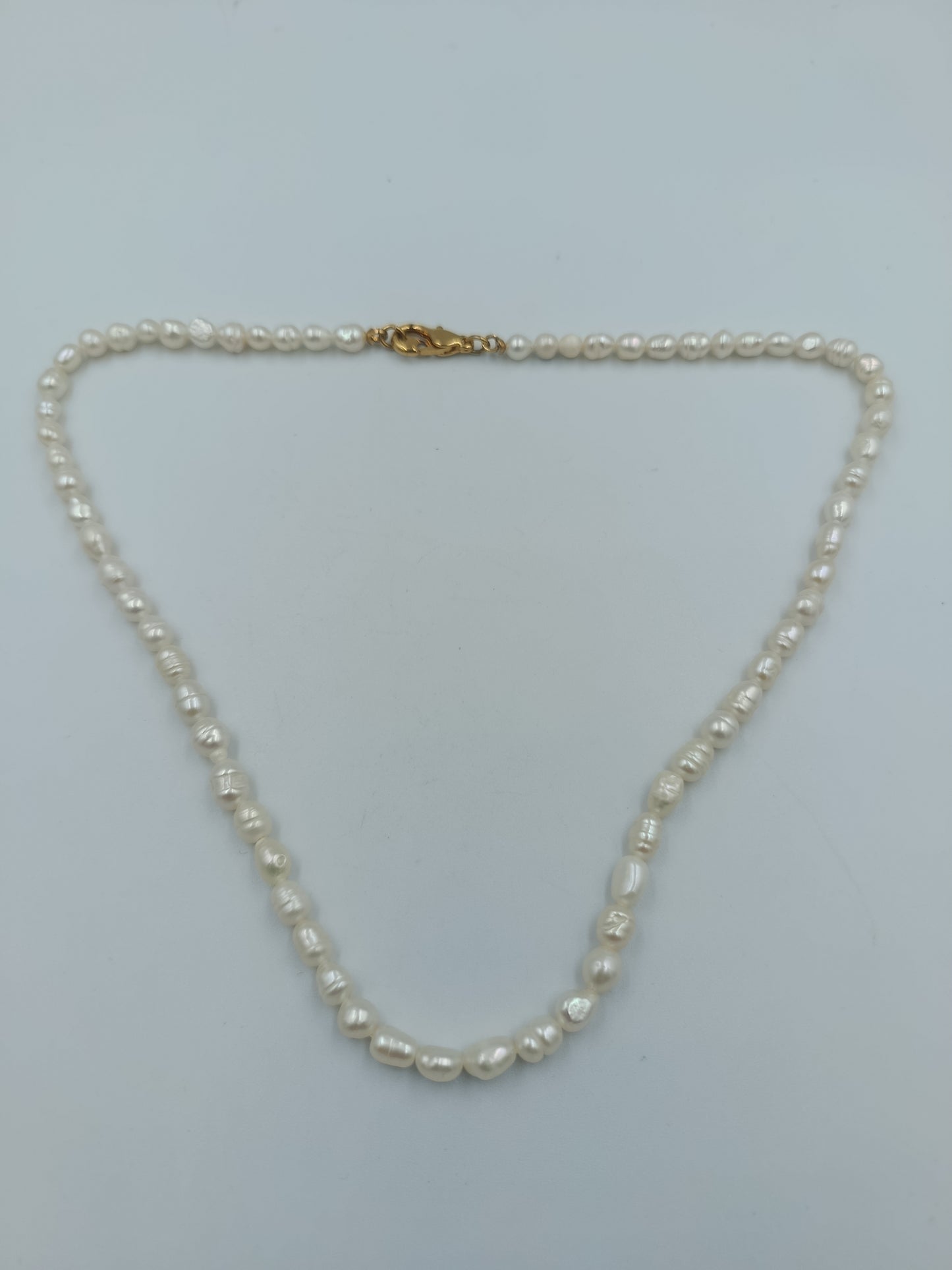 Klassische Halskette mit echten Perlen