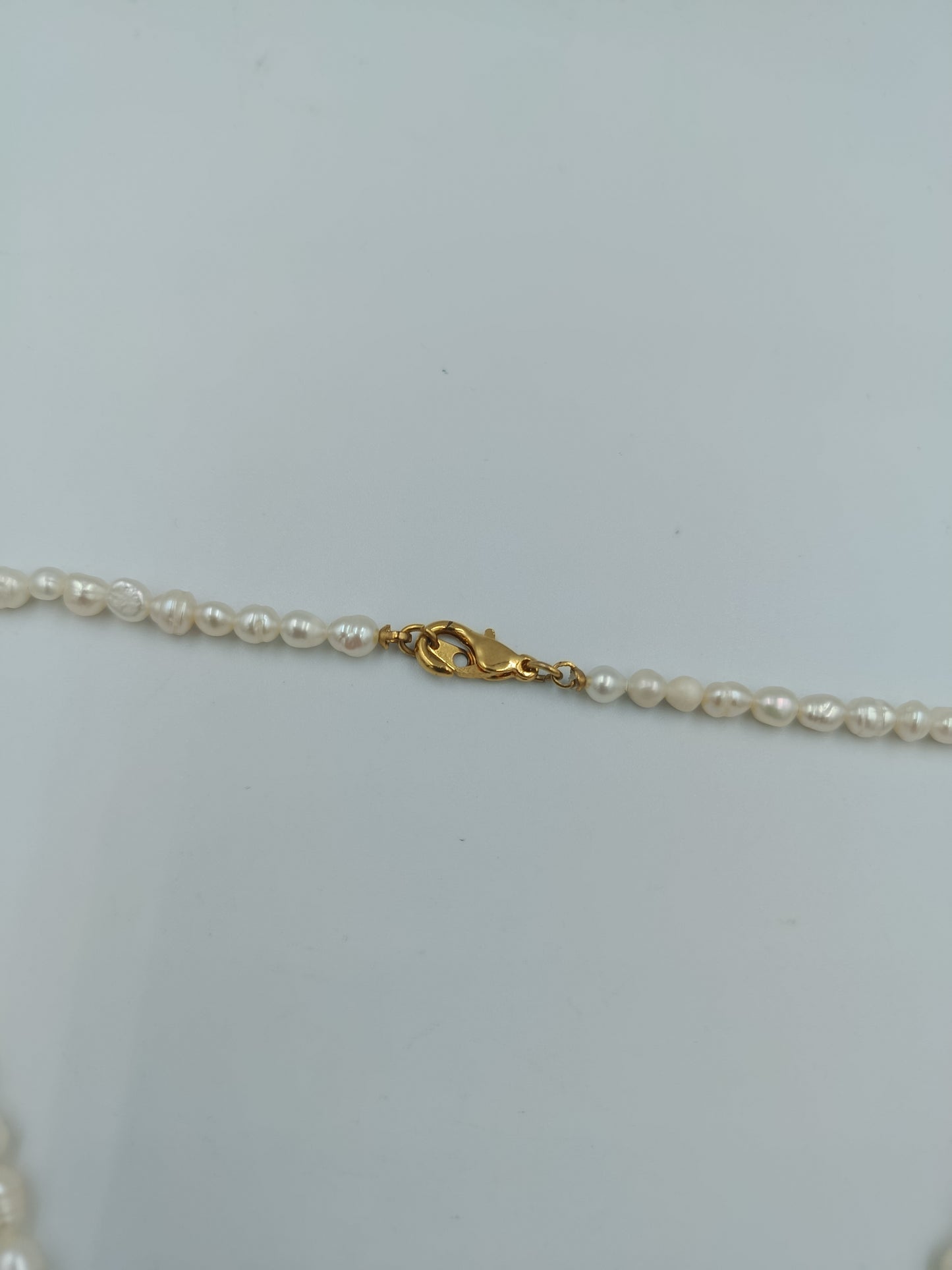 Klassische Halskette mit echten Perlen