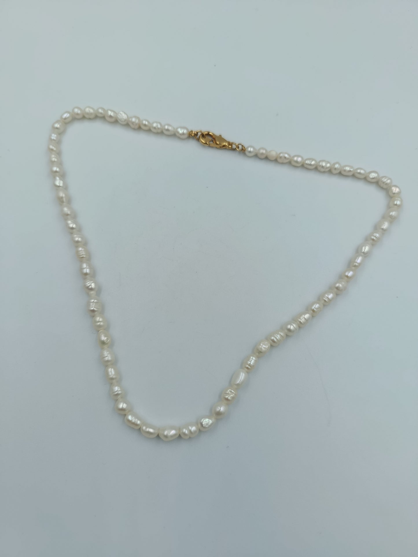 Klassische Halskette mit echten Perlen