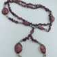 Lange Halskette in Violett mit Glassteinen & Silberdetails