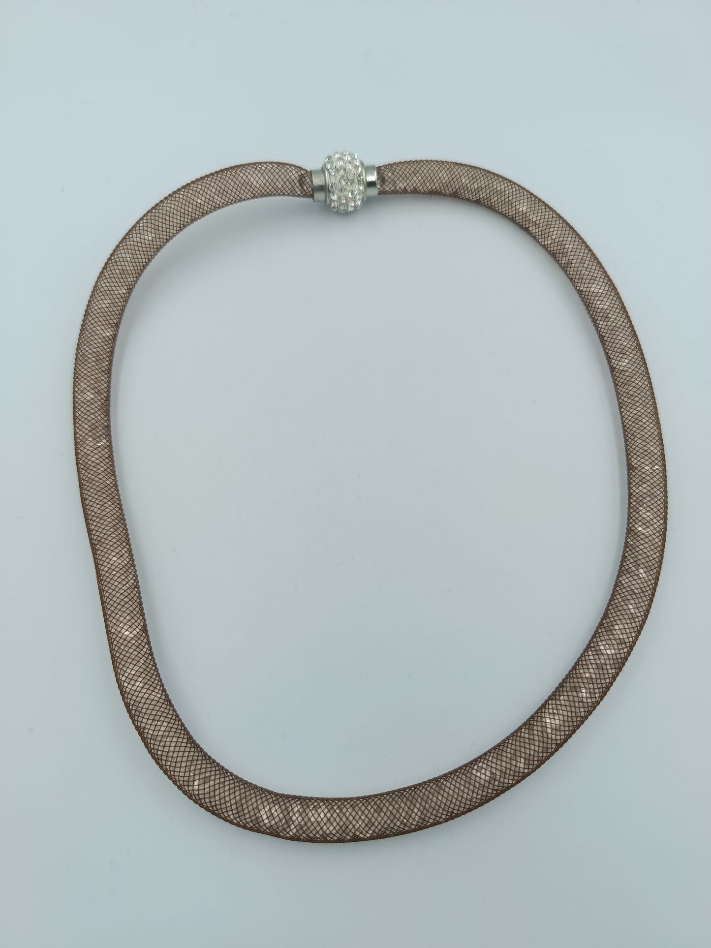 Moderne Netz-Halskette in Beige mit Strassverschluss