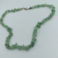 Halskette aus grünen Edelstein-Splittern