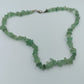 Halskette aus grünen Edelstein-Splittern