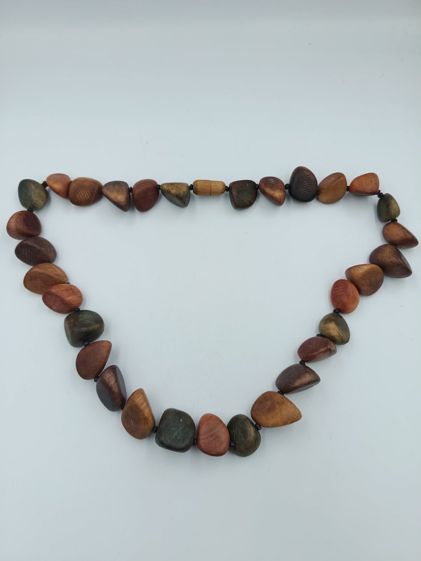 Naturholz-Halskette in warmen Erdtönen