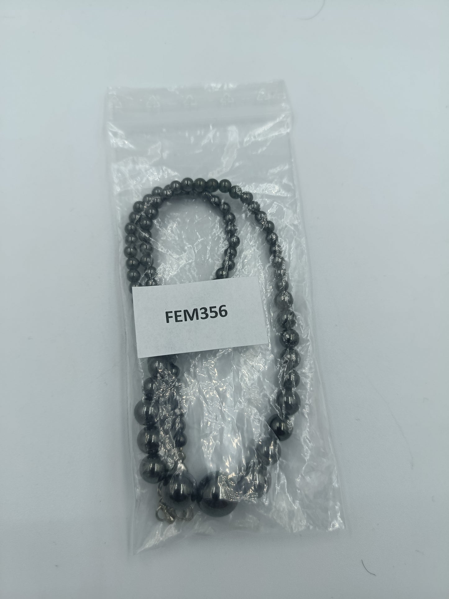 Halskette aus Hämatit-Perlen in Verlaufoptik