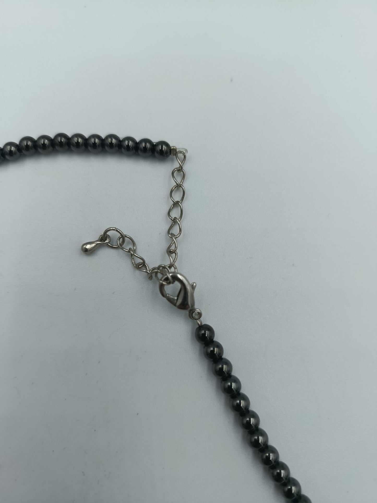 Halskette aus Hämatit-Perlen in Verlaufoptik