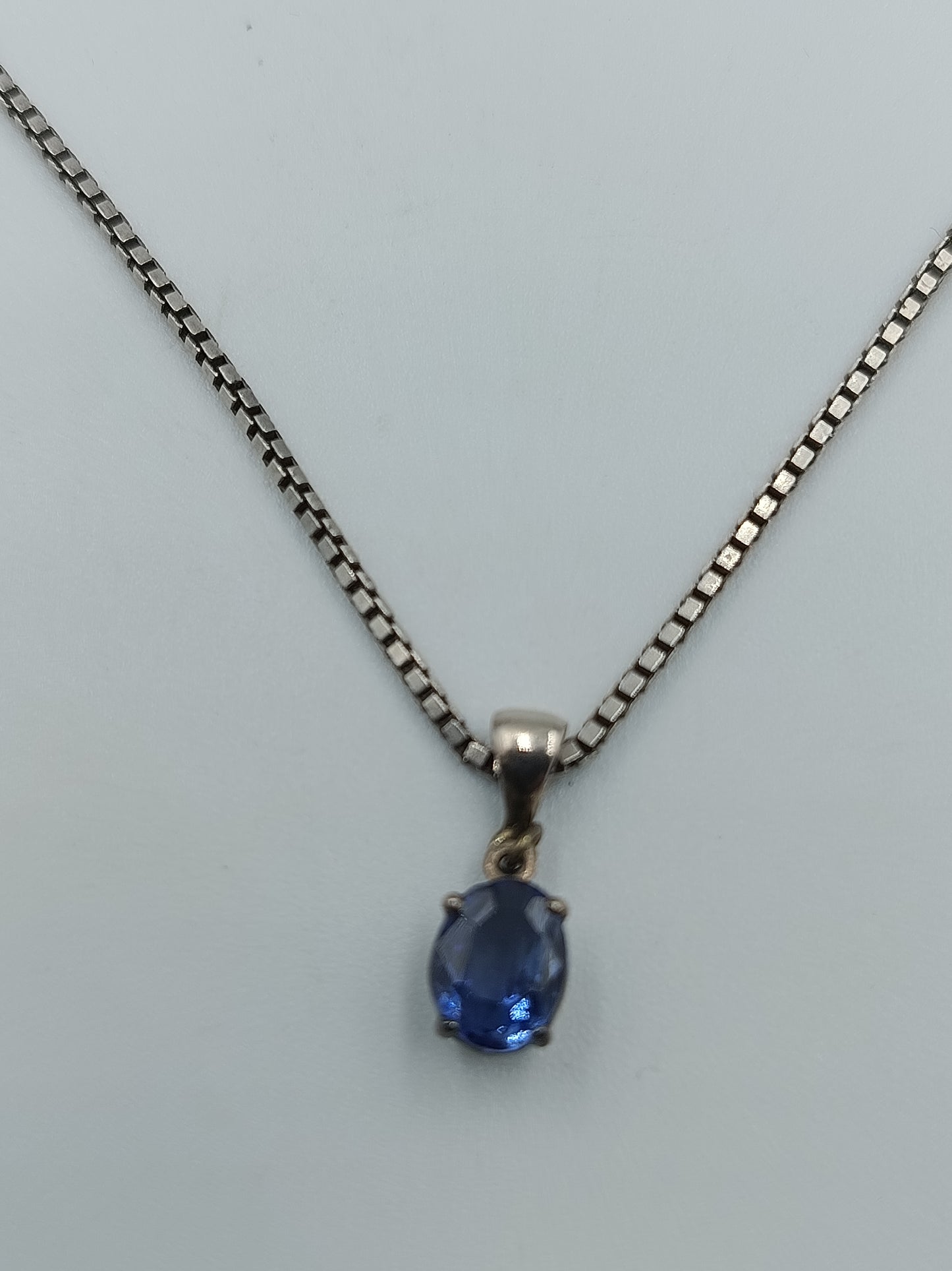 925 Silberkette mit blauem Anhänger