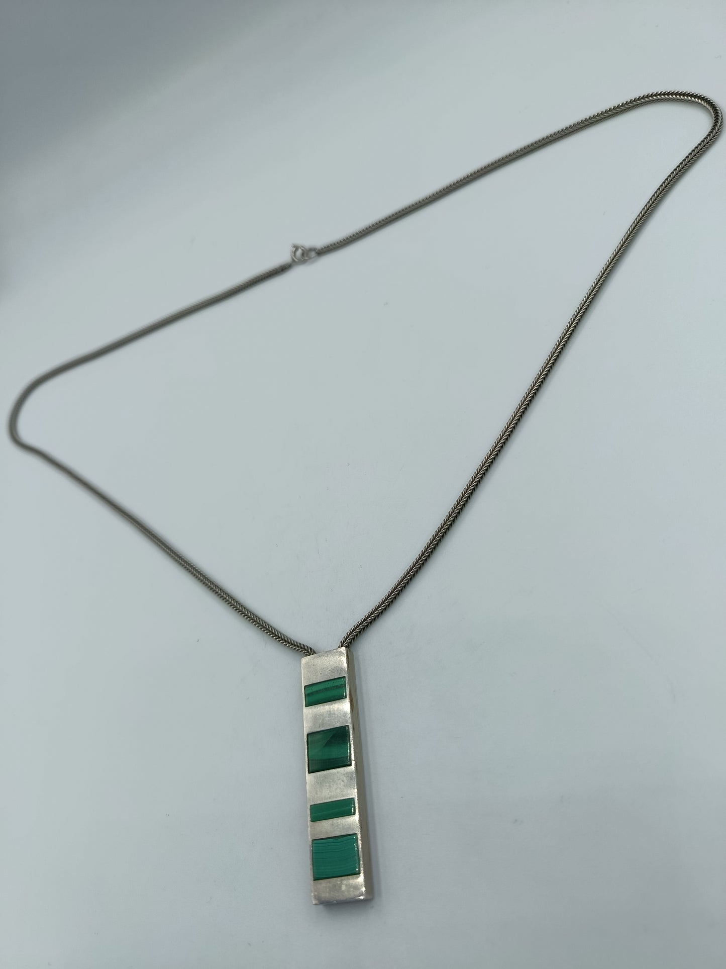 925 Silberkette mit modernem Malachit-Anhänger