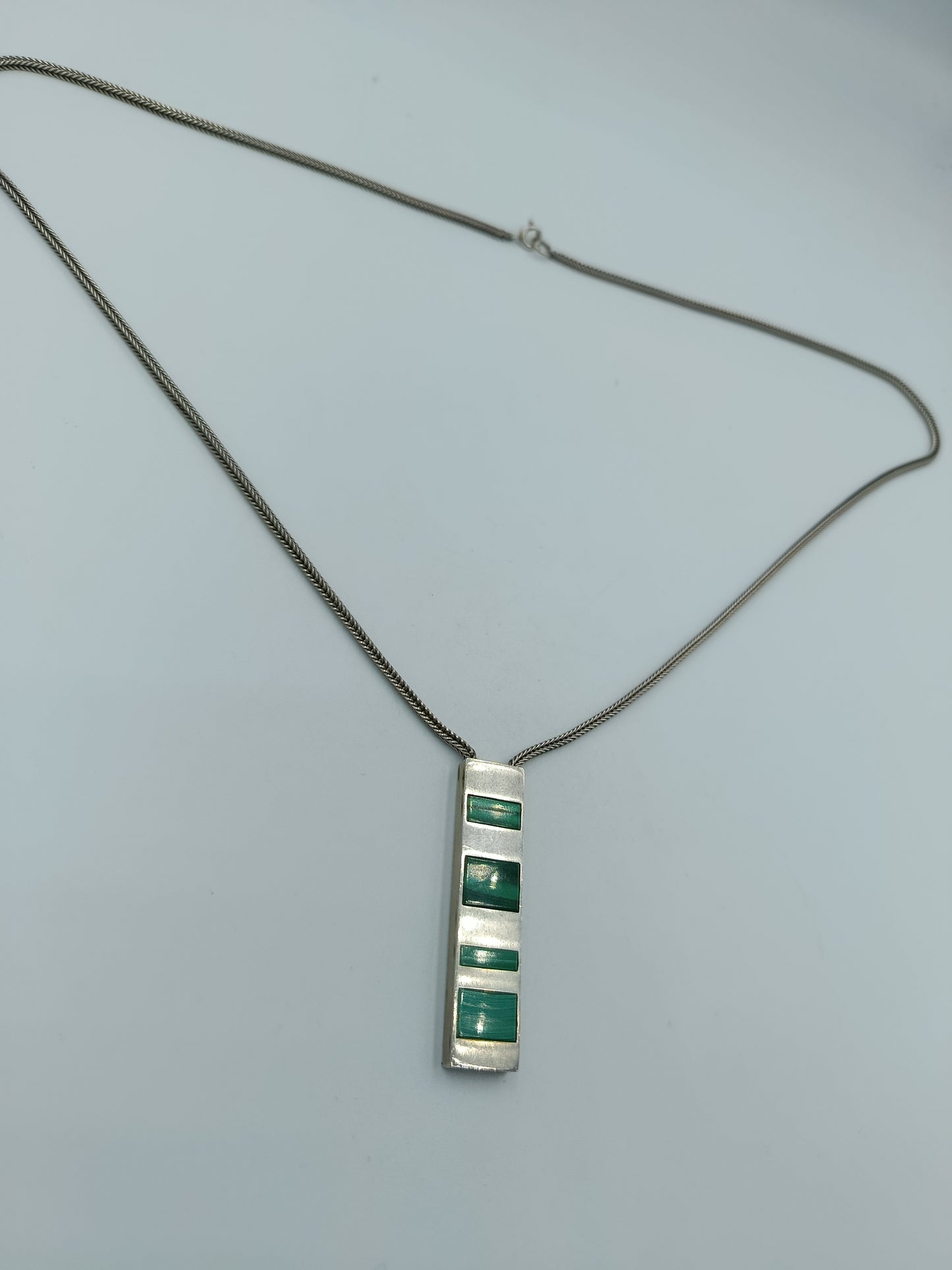 925 Silberkette mit modernem Malachit-Anhänger