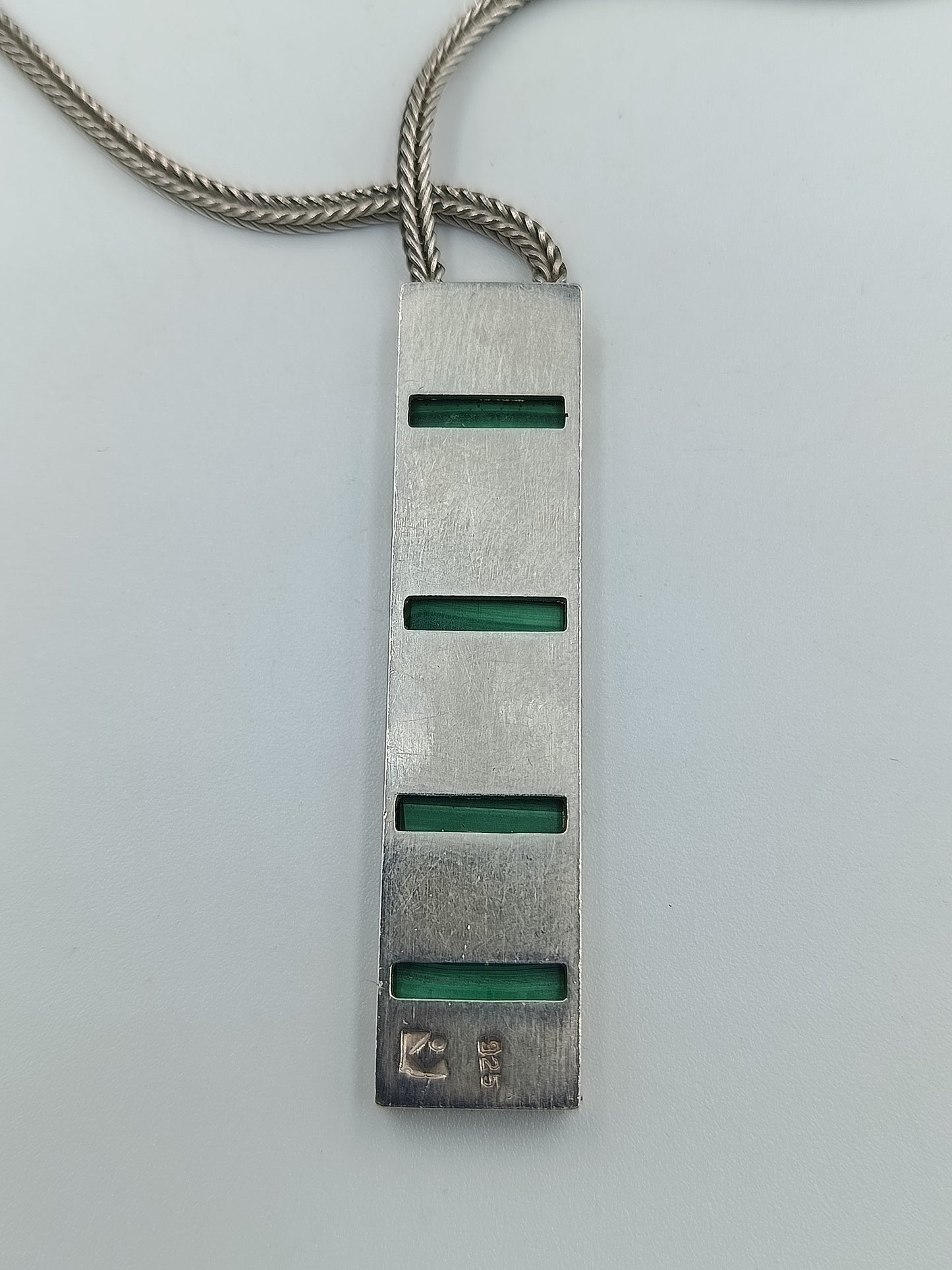 925 Silberkette mit modernem Malachit-Anhänger