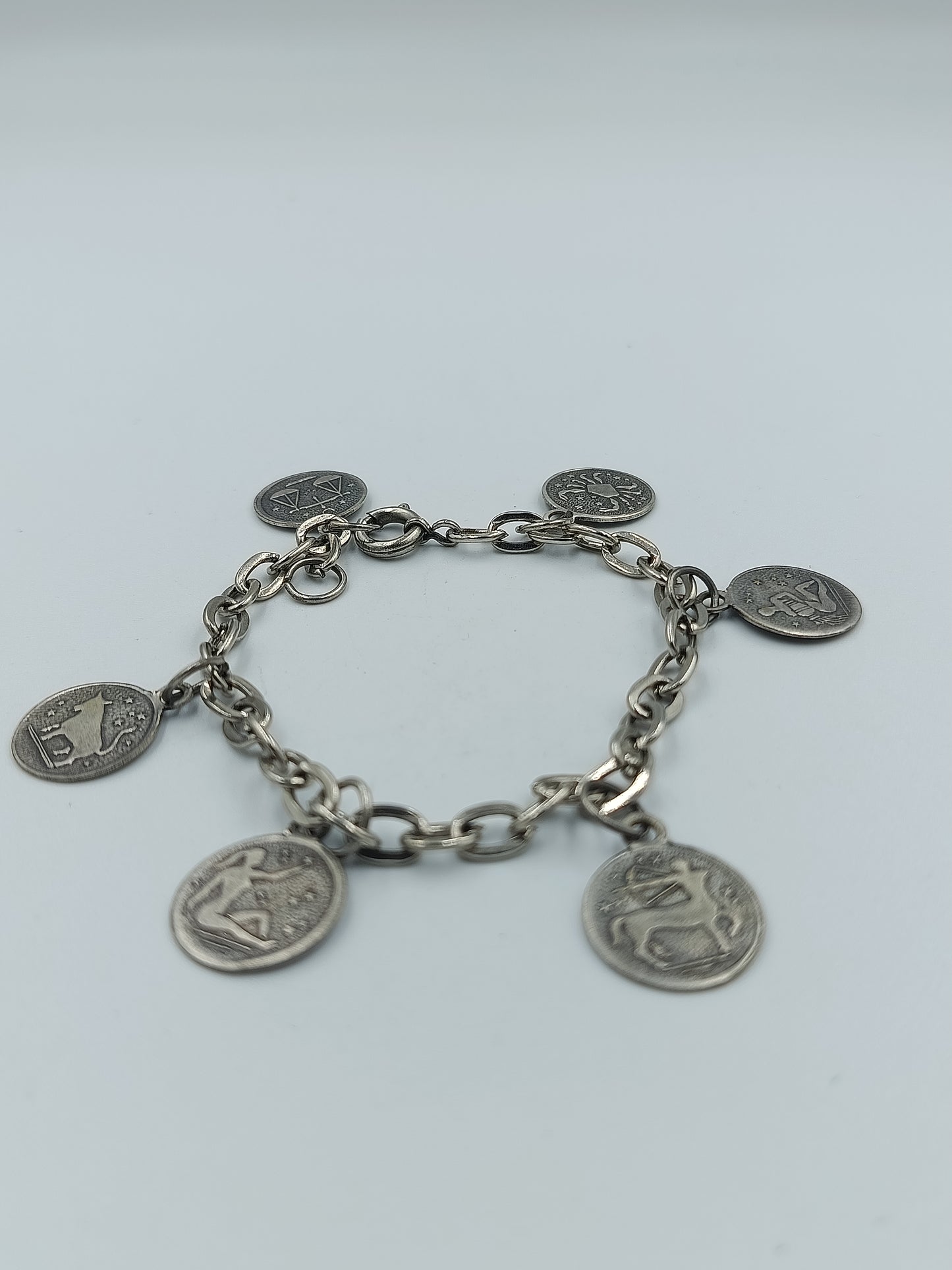 Versilbertes Münz-Armband im Antik-Stil