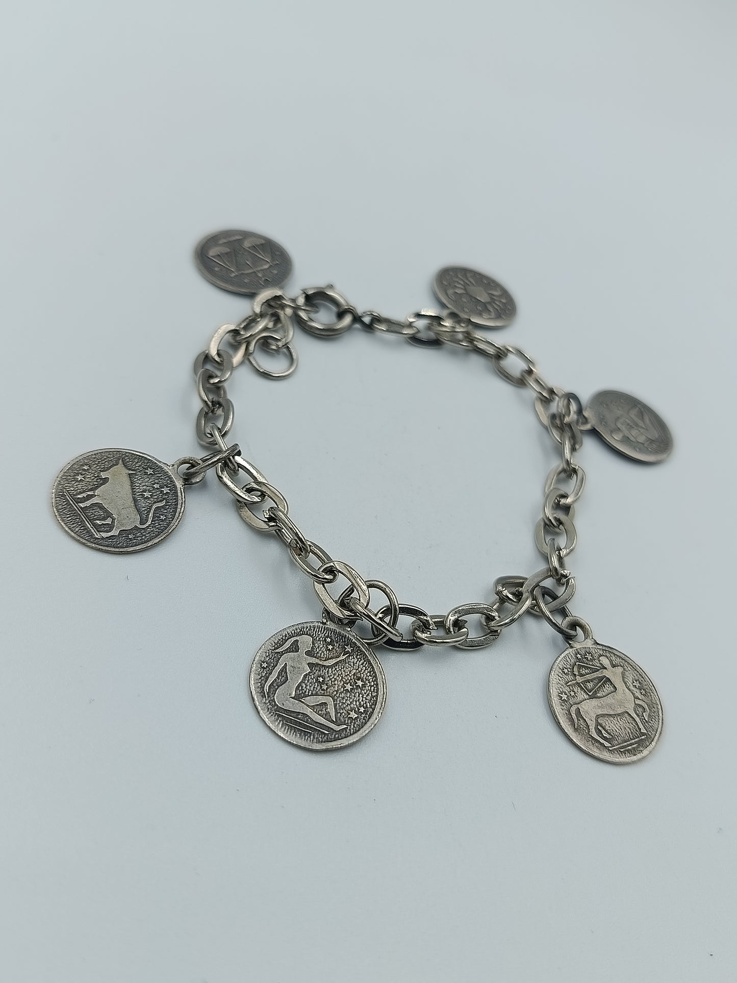 Versilbertes Münz-Armband im Antik-Stil