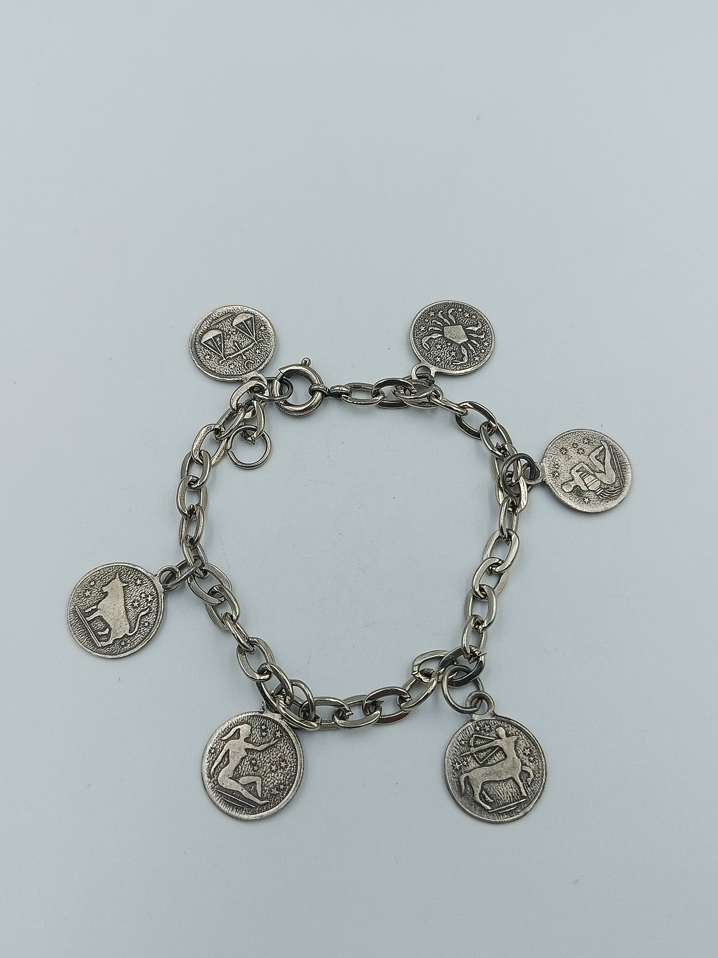 Versilbertes Münz-Armband im Antik-Stil