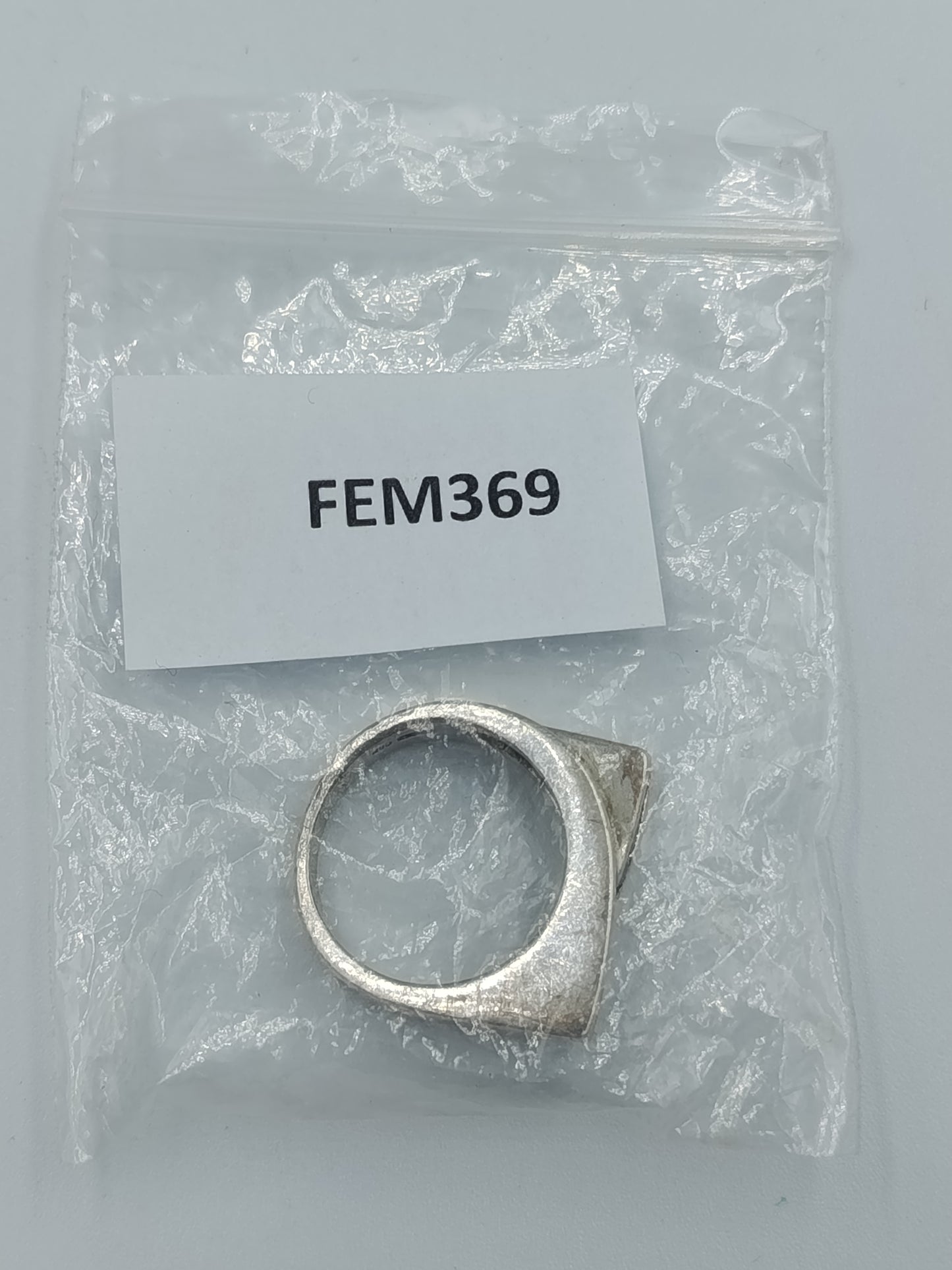 925er Silberring mit schwarzem Steinbesatz