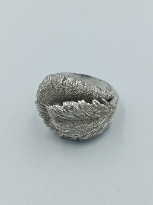 Versilberter Ring mit Blätter-Design
