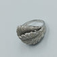 Versilberter Ring mit Blätter-Design