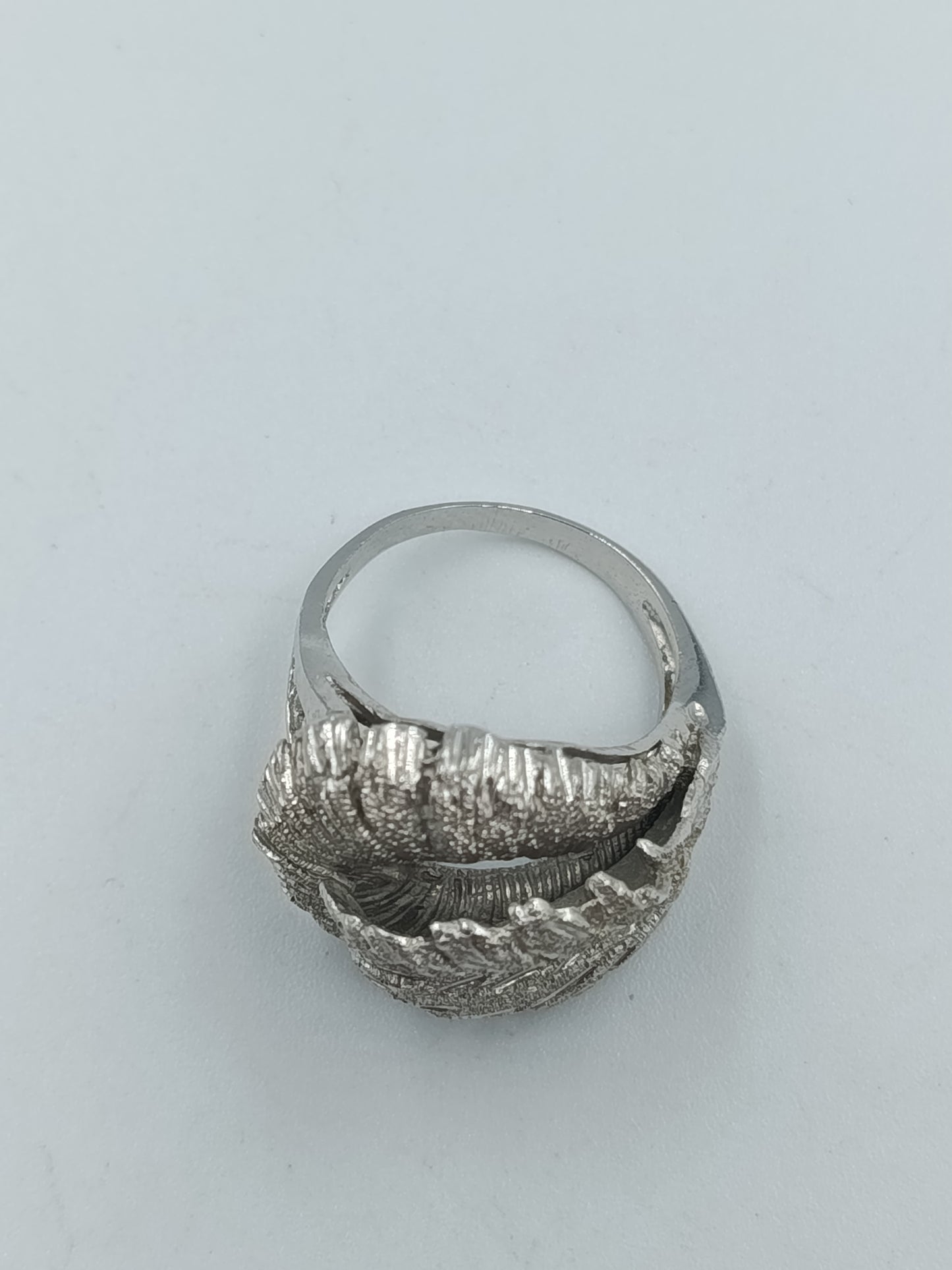 Versilberter Ring mit Blätter-Design