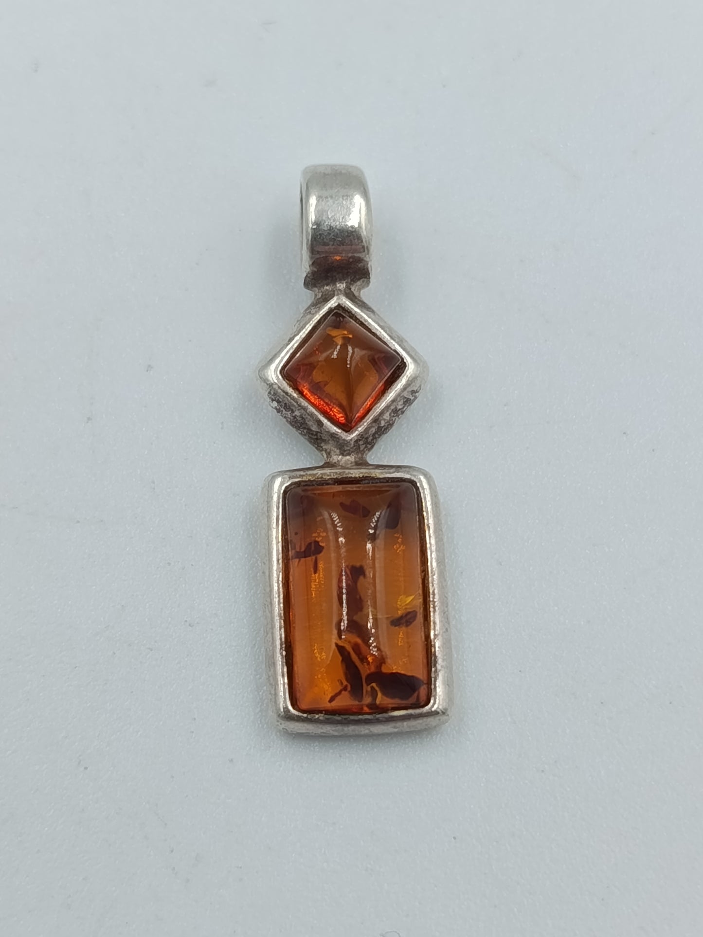 925er Silberanhänger mit Bernstein