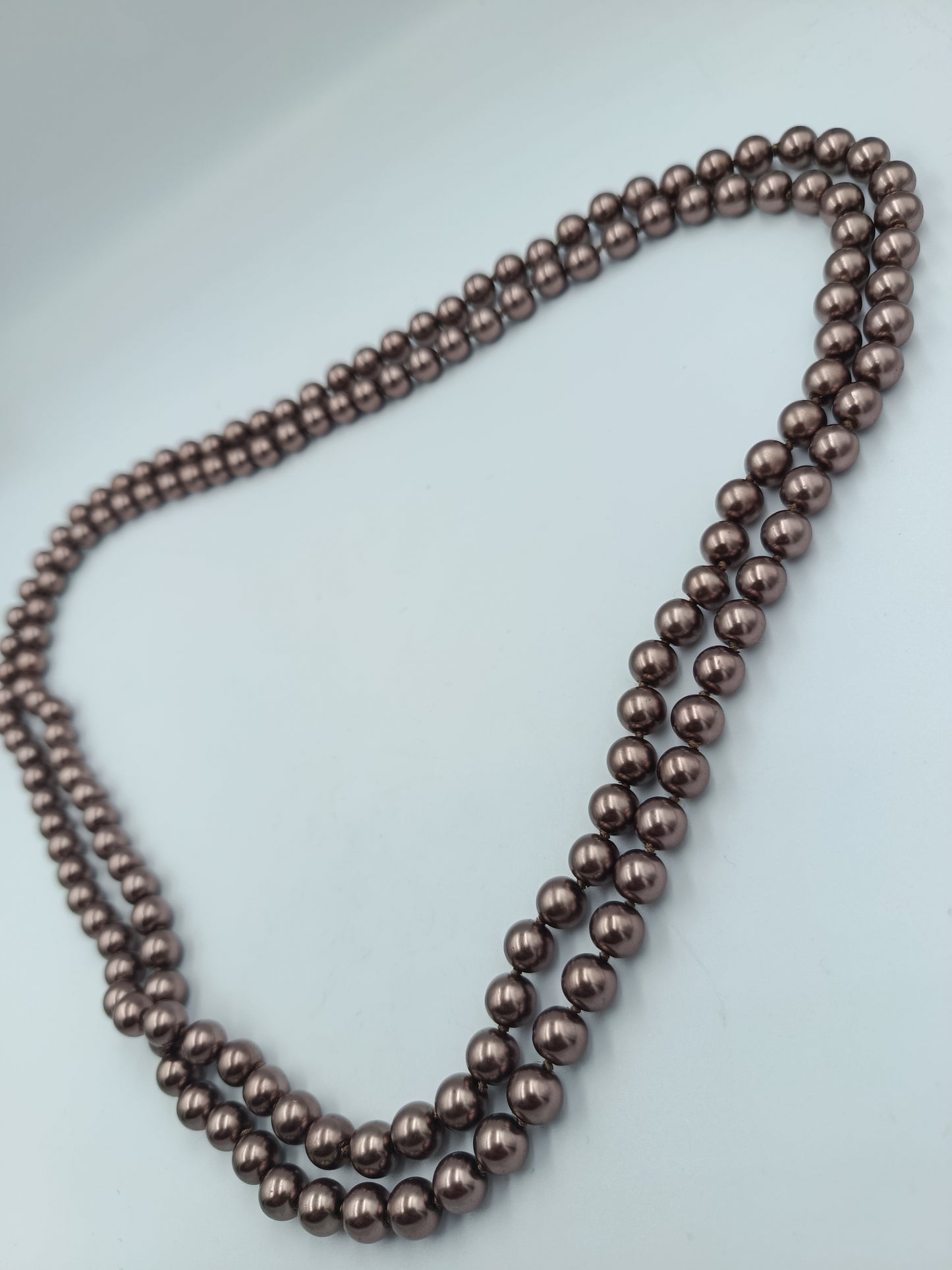 Elegante lange Perlenkette in Schokobraun