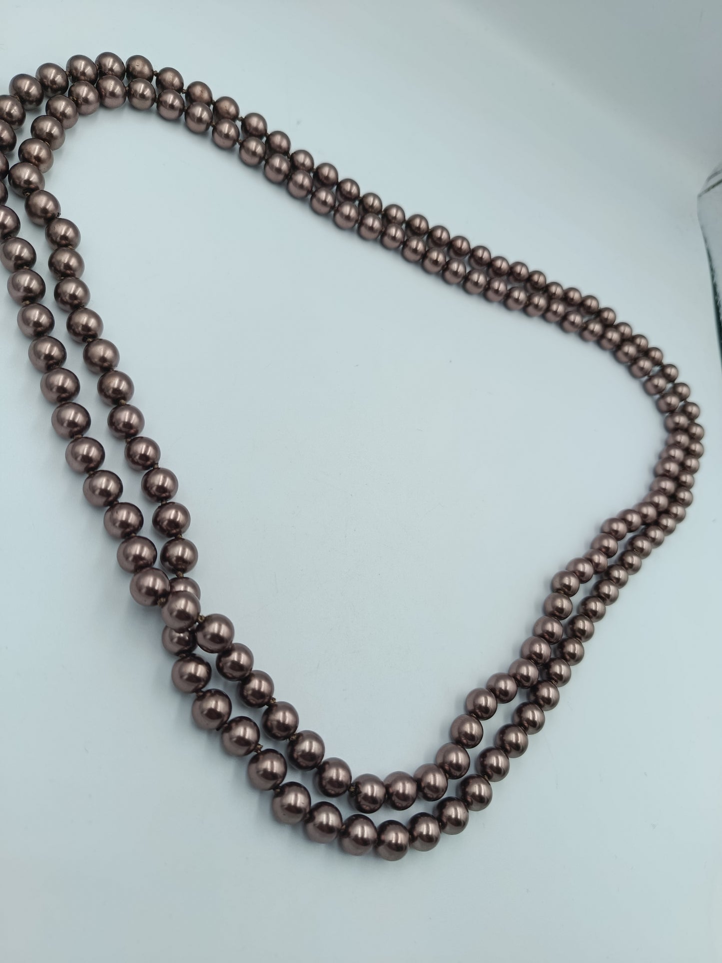 Elegante lange Perlenkette in Schokobraun