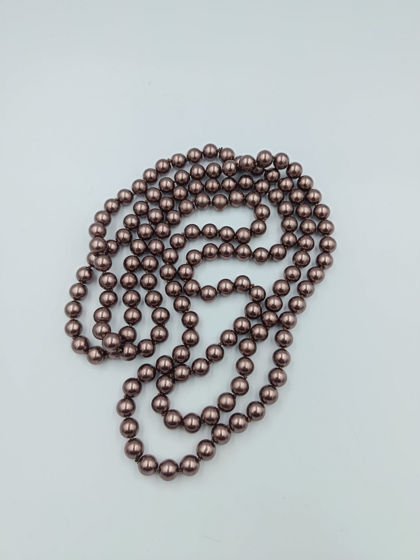 Elegante lange Perlenkette in Schokobraun