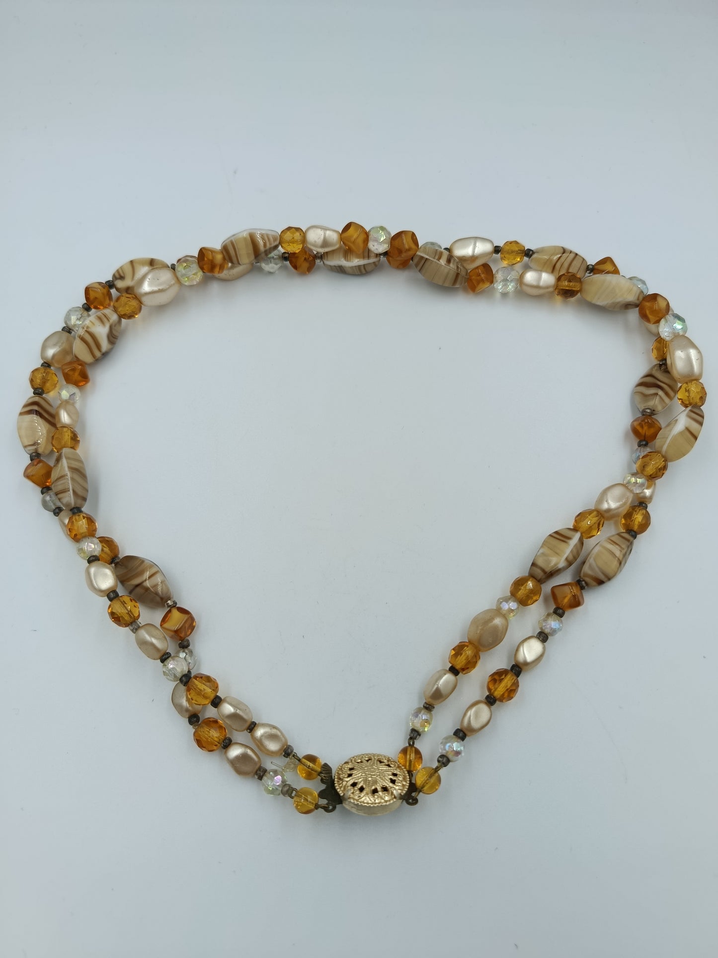 Zweireihige Halskette mit Glasperlen und vergoldetem Zierschloss