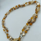 Zweireihige Halskette mit Glasperlen und vergoldetem Zierschloss