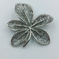 Funkelnde Blätter-Brosche in Silberoptik