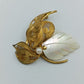 Elegante Vintage-Brosche mit Perlmuttblatt und Goldfiligran