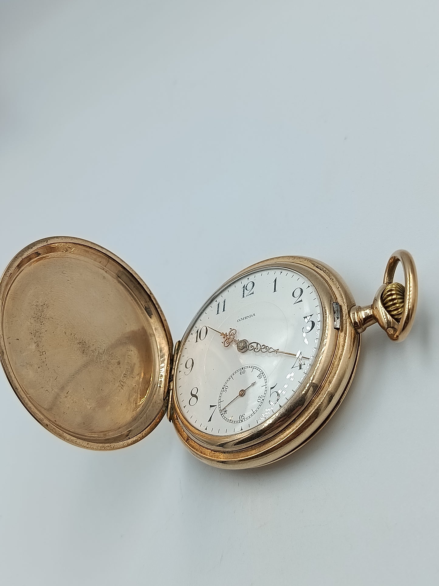 Antike Omega Savonnette-Taschenuhr in Goldoptik (defekt)