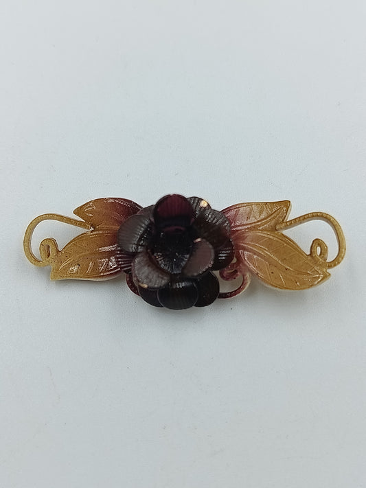 Vintage Brosche mit Rosenmotiv, Goldfarben & Kunststoffblüte