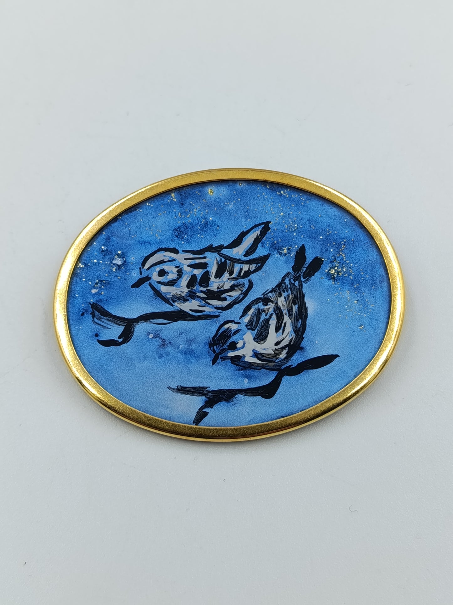 Künstlerische Emaille-Brosche von Uhlig mit Vogelmotiv