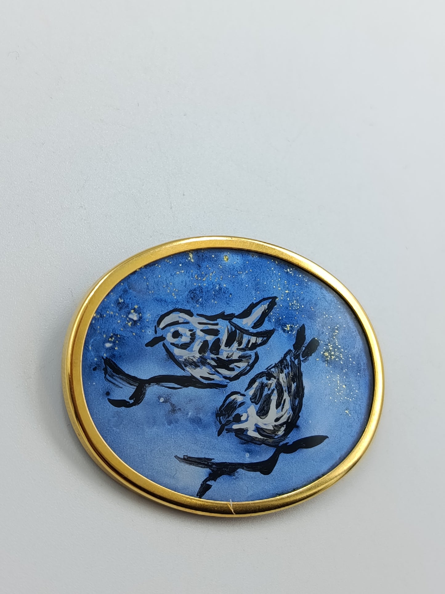 Künstlerische Emaille-Brosche von Uhlig mit Vogelmotiv