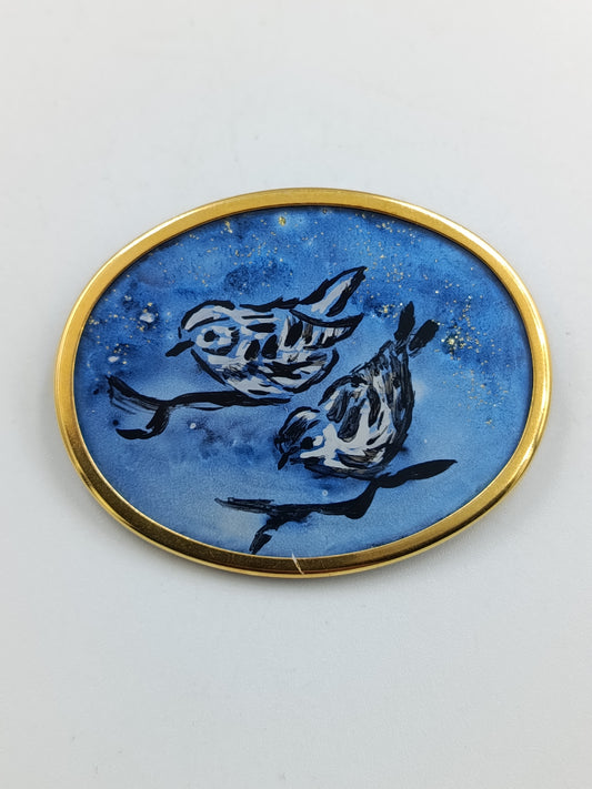 Künstlerische Emaille-Brosche von Uhlig mit Vogelmotiv