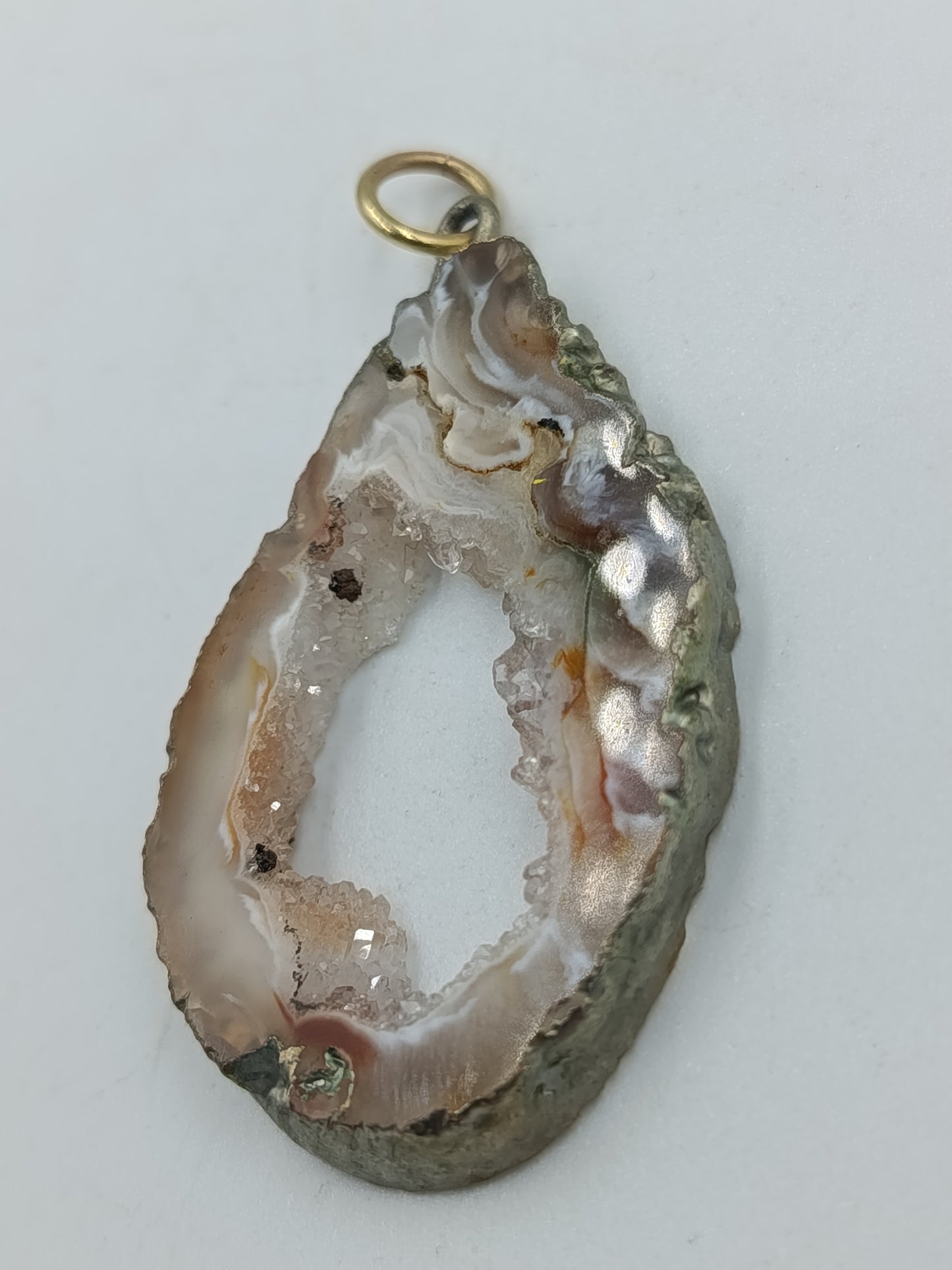 Natürlicher Achat-Anhänger mit Kristallstruktur