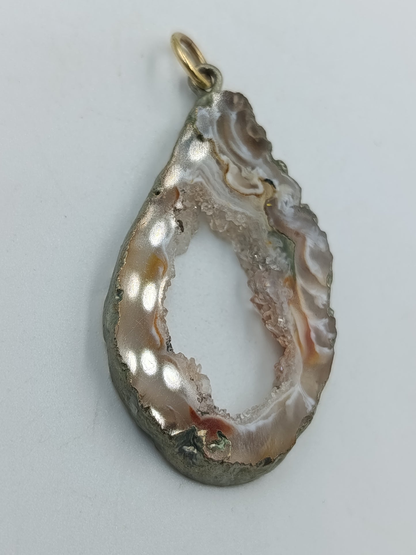 Natürlicher Achat-Anhänger mit Kristallstruktur