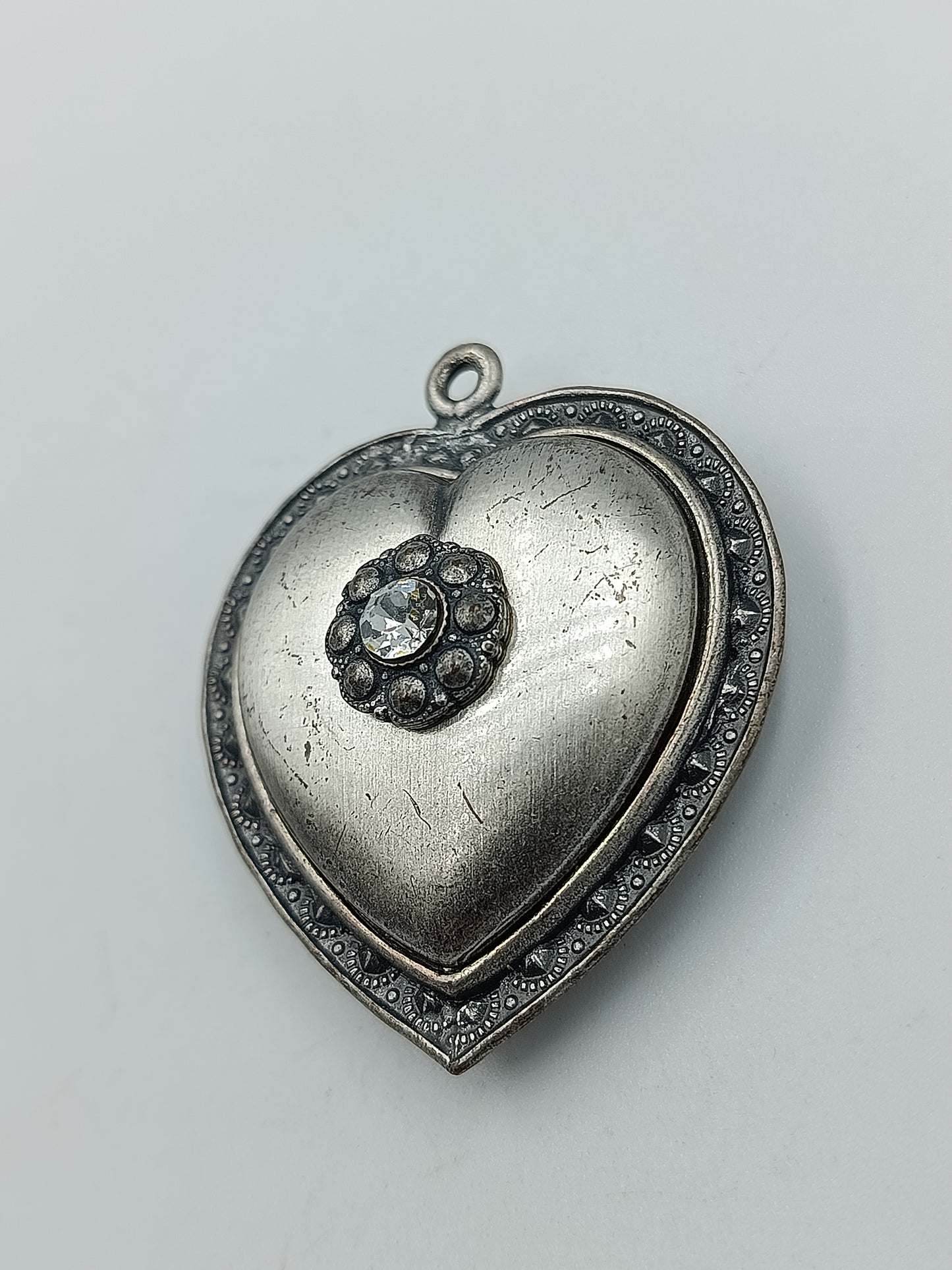 Herz-Anhänger im Antik-Stil mit Zierstein