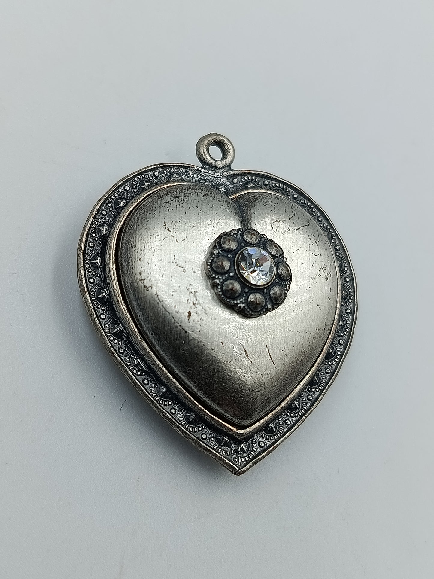 Herz-Anhänger im Antik-Stil mit Zierstein