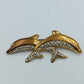 Goldfarbene Brosche „Delfine“ mit Strass