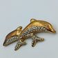 Goldfarbene Brosche „Delfine“ mit Strass