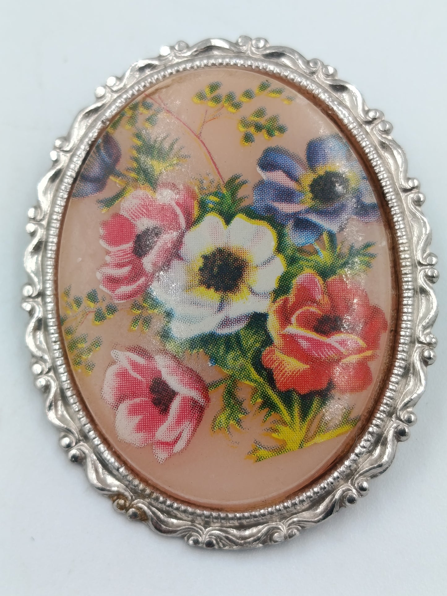 Vintage-Brosche „Blumenbouquet“ im Medaillonstil