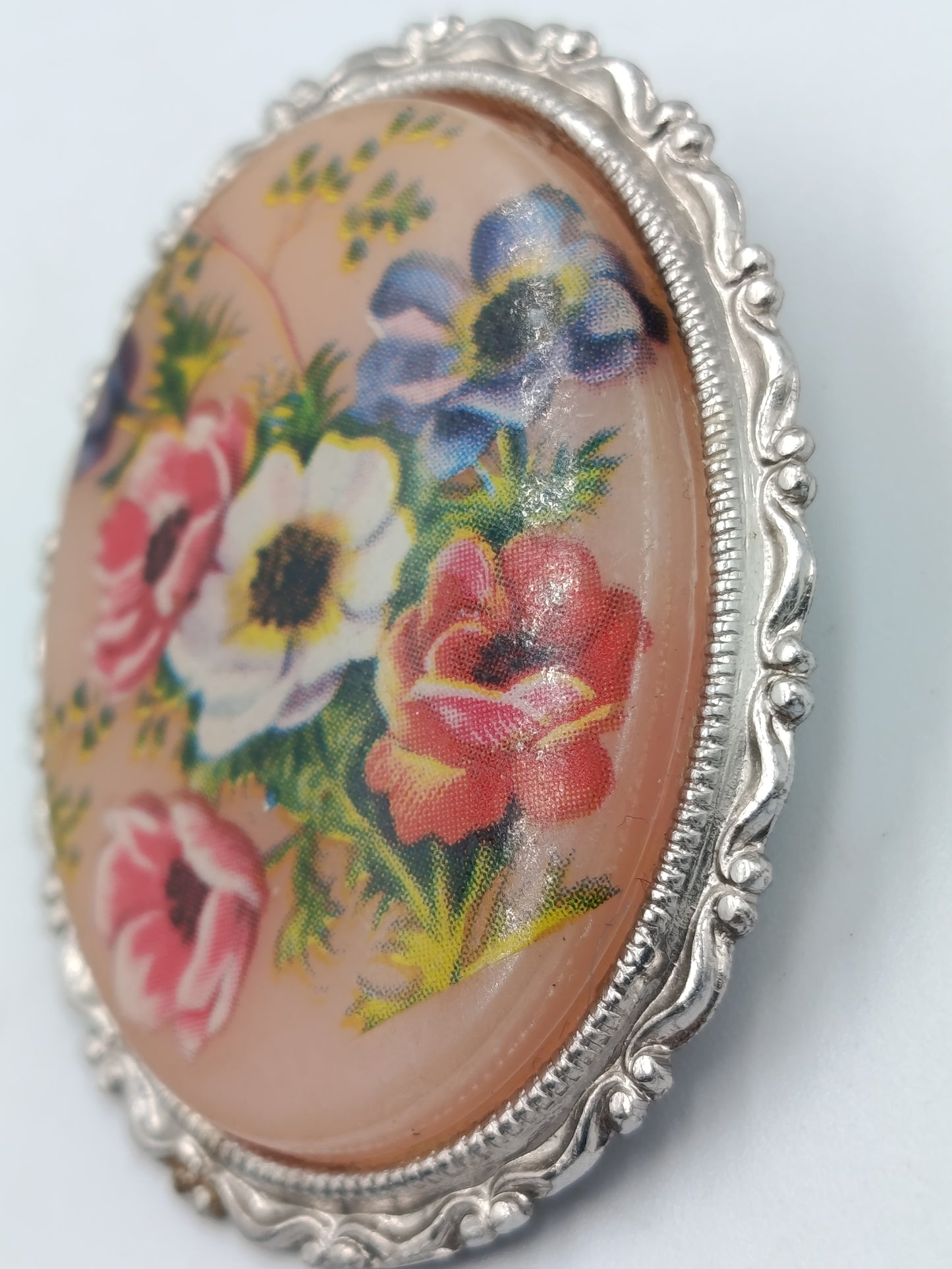 Vintage-Brosche „Blumenbouquet“ im Medaillonstil