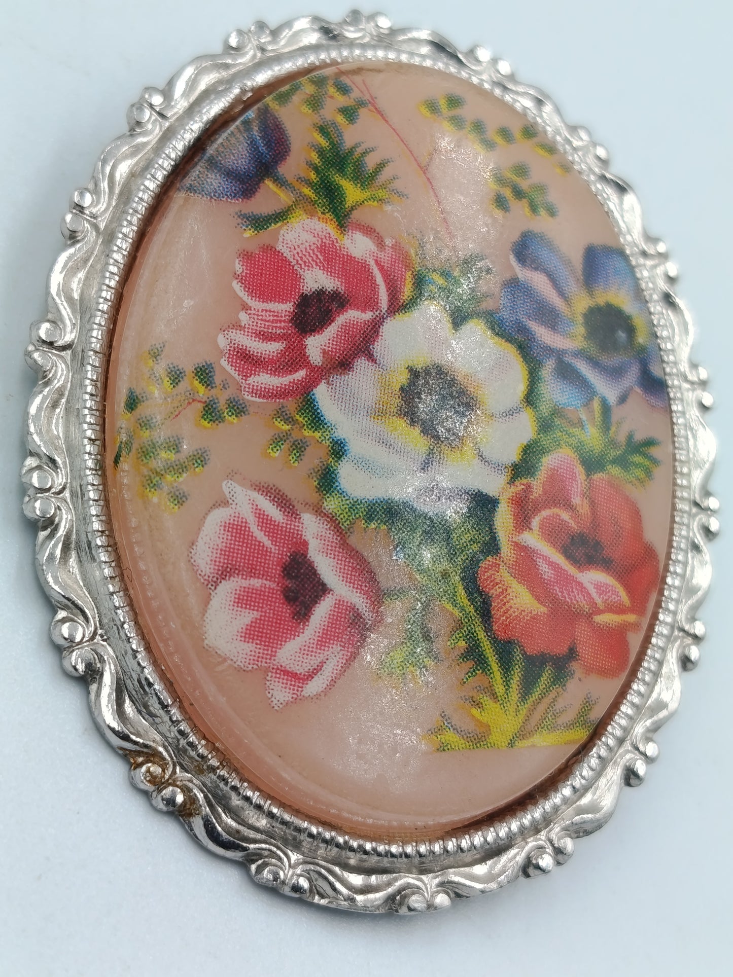 Vintage-Brosche „Blumenbouquet“ im Medaillonstil