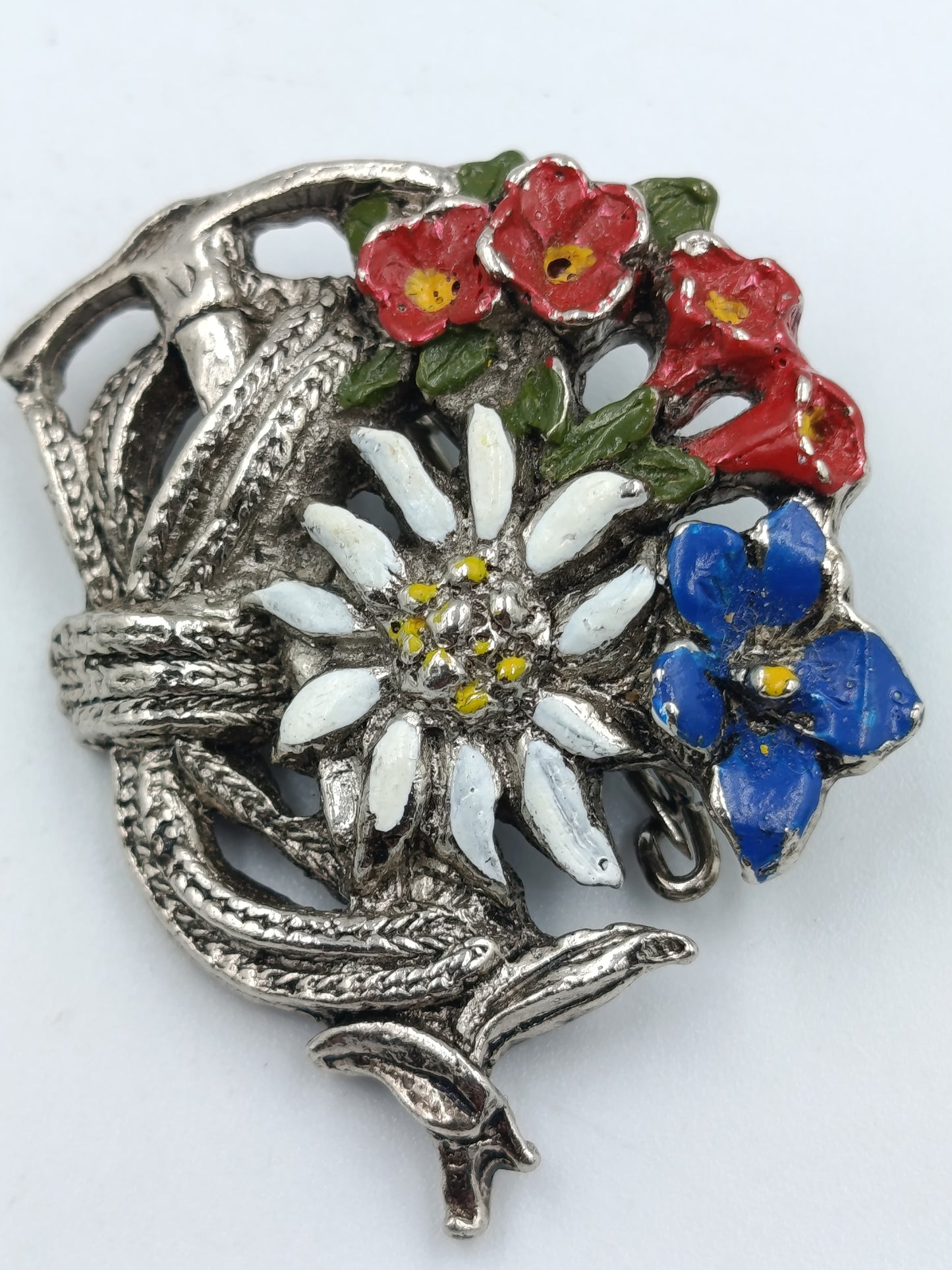 Trachtenbrosche mit Alpenblumen