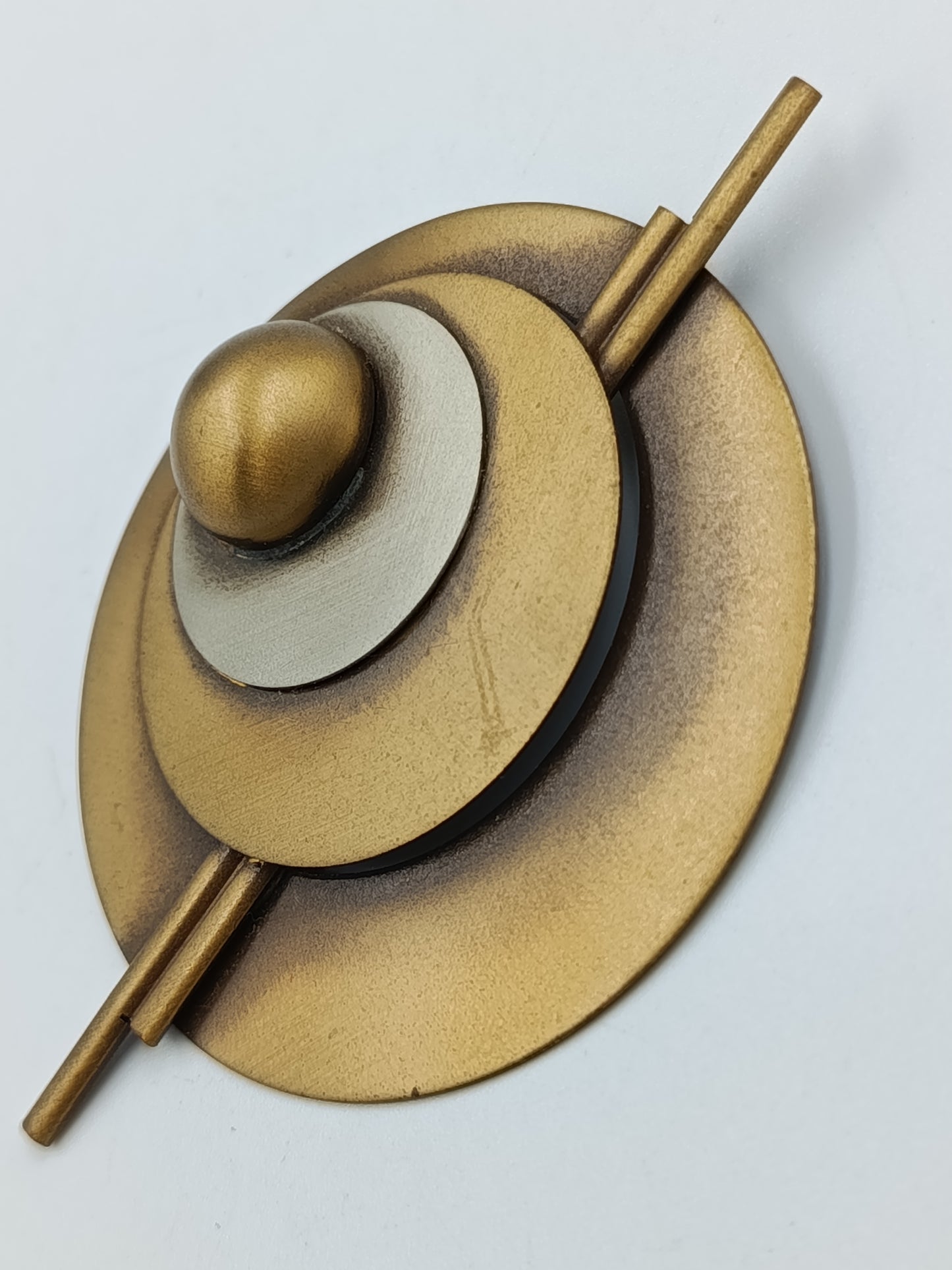 Große Vintage-Brosche im geometrischen Design