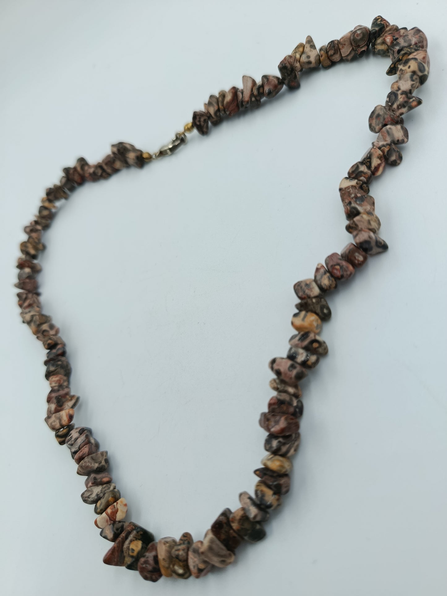 Halskette aus Natursteinen